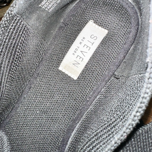 Like new, worn once, size 9.5 women’s Steven New York black ultra comfy flats - Picture 2 of 3